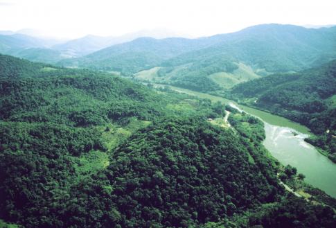 Rio Ribeira de Iguape visto do alto: Wigold Schaffer Rio Ribeira de Iguape visto do alto: Wigold Schaffer